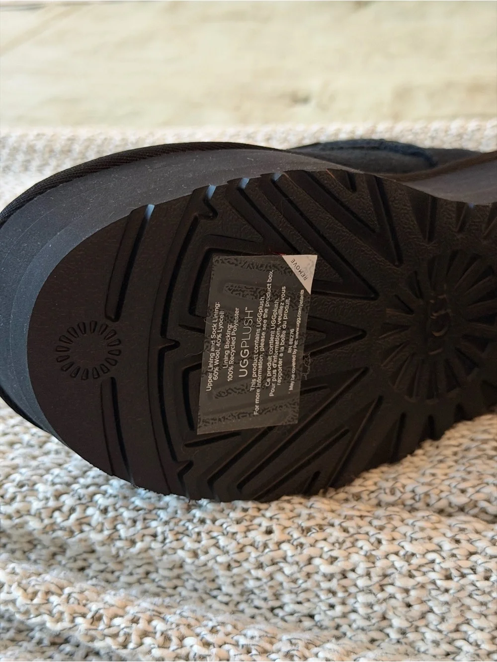 NWOB UGG Classic Ultra Mini Platform Boots - Black - 7.5